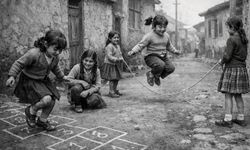 Çocuklar Ekrana, Sokaklar Sesizliğe