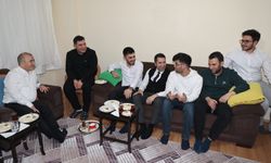 Vali Hatipoğlu Öğrencilerle Aynı Sofrada İftar Yaptı