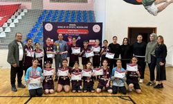 Doğukent Ortaokulu Kız Hentbol Takımı Yarı Finalde