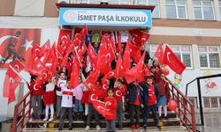 Elazığ'da Öğrenciler okul bahçesini "Türkiye Türkiye" sesleriyle inletti
