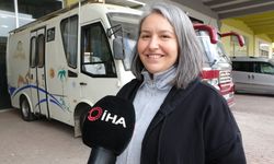 Babasından kalan sessiz hatıralara gözü gibi bakıyor