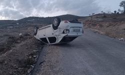 Elazığ'da Ters dönen otomobilin sürücüsü, aracı bırakarak kaçtı