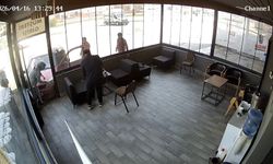 Kimse ne yaptığını anlamadı: Aracıyla etrafında dönen sürücü iş yerine çarptı