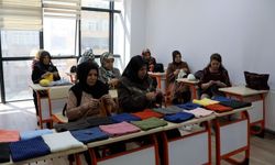 Özel Gereksinimli Bireylerin Annelerine Örgü Kursu