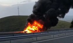 Elazığ’da Seyir Halindeki Otomobil Alev Topuna Döndü