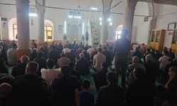 Bayramın Üçüncü Gününde, Vatandaşlar Cuma Namazında Camileri Doldurdu