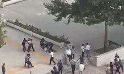 Elazığ’da adliye önünde tekmeli yumruklu kavga