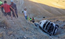 Elazığ’da minibüs uçuruma yuvarlandı: Yaralılar var