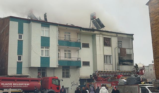 Elazığ'da Çatı Yangını