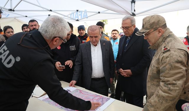 Vali Hatipoğlu: "Arama ve tarama faaliyetleri geniş bir alan içerisinde devam ediyor"