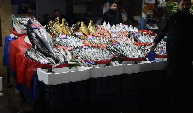 Elazığ Kapalı Çarşı'da 85 kiloluk orkinos tezgaha indi