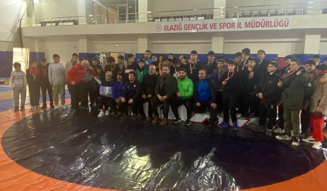 Kovancılar güreş takımı Elazığ'da 8 altın madalyayla zirveye çıktı