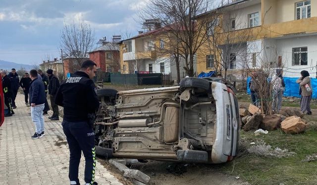 Hafif ticari araç şarampole devrildi: 1 yaralı