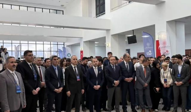 8 İlden Gelen Öğrenciler TÜBİTAK Bölge Sergisinde Projelerini Sergiliyor