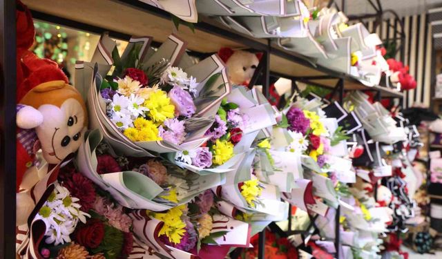 Çiçekçilerde 14 Şubat Yoğunluğu Başladı