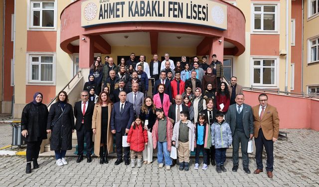 Okul Kütüphaneleri Dönüşüyor: Okuyan Değil Üreten Öğrenciler Hedefleniyor