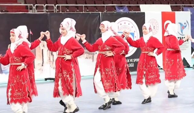 GSB Organizasyonuyla Ahmet Aytar Spor Salonu Bayram Havasına Büründü