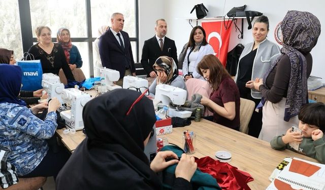 Hilalkent’te Mesleki Eğitim Atağı: Kursiyerlere Belgeleri Takdim Edildi