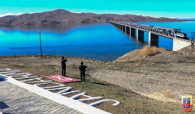 Jandarma, Fırat Demiryolu Köprüsü’nde Güvenlik Görevini Sürdürüyor