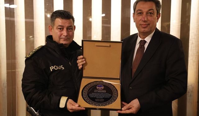 Sivrice Emniyet Müdürü Bilen’e fahri hemşerilik ve üstün başarı belgesi