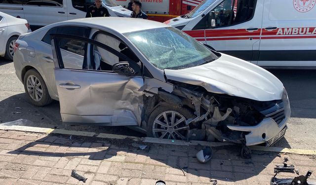 Elazığ'da otomobiller çarpıştı çok sayıda yaralı var