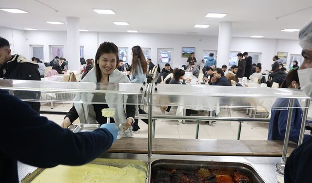 Fırat Üniversitesi'nde öğrenciler Ramazan ayında anne yemekleriyle iftarını açıyor