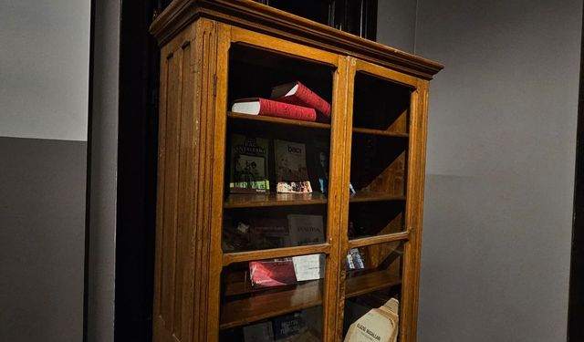 Elazığ’da 96 yıllık ahşap dolap,tarihin izlerini taşıyor