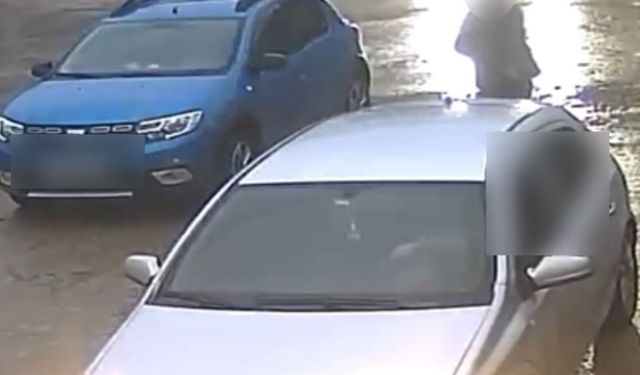 Aracın altında kalmaktan son anda kurtuldu