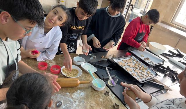 Elazığ'da Zanaat Atölyeleriyle Öğrenciler Mesleklerle Tanıştı