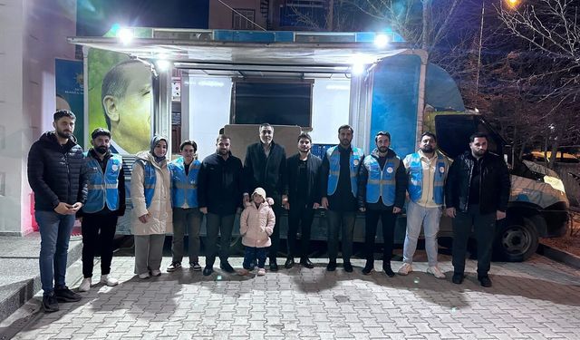 Elazığ AK Parti Gençlik Kolları’ndan Vatandaşlara İkram