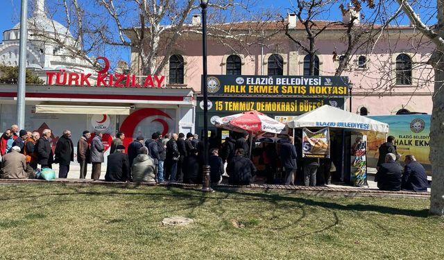 Elazığ’da 5 TL’lik Ekmek Kuyruğu Tepki Çekti