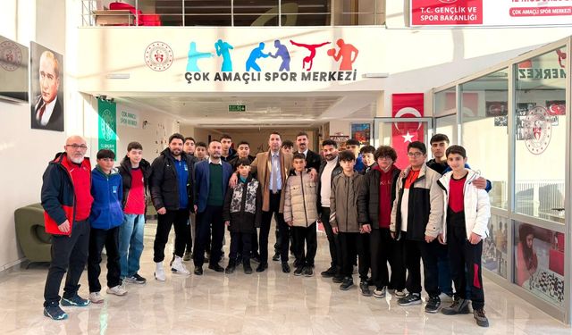 Müdür Eren Güreşçilerle Bir Araya Geldi