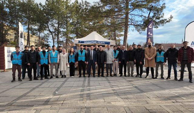 Vatandaşlara Tatlı İkramı