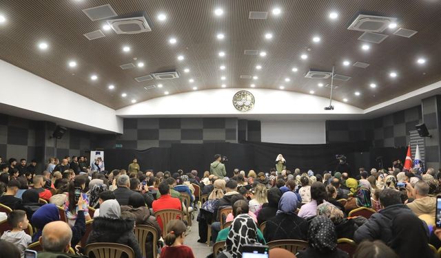 “Fazilet Teyze” İsimli Gösteri Sahne Aldı