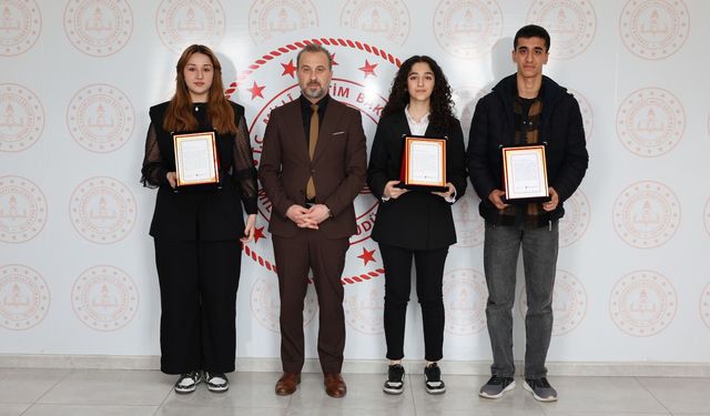 Elazığlı Öğrenciden TSK Yarışmasında Türkiye Derecesi