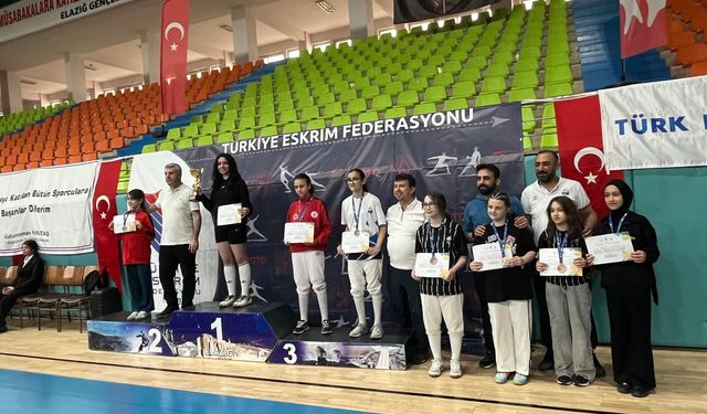 Kupalar Sahiplerini Buldu, Elazığ Eskrimde Gücünü Gösterdi