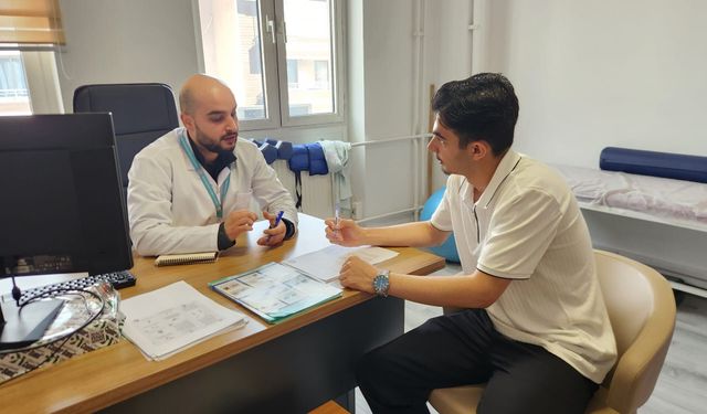 Teknoloji kullanımı artıyor, omurga rahatsızlıkları genç yaşlara iniyor