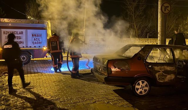 Elazığ'da TOFAŞ araç alev alev yandı
