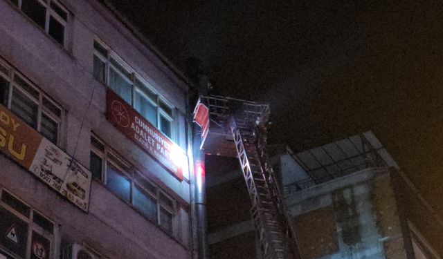 Elazığ'da bacadan yükselen yoğun duman korkuttu
