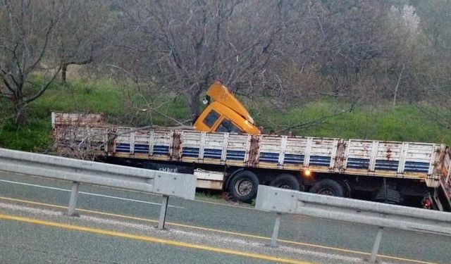Elazığ’da tır yoldan çıktı: 1 yaralı