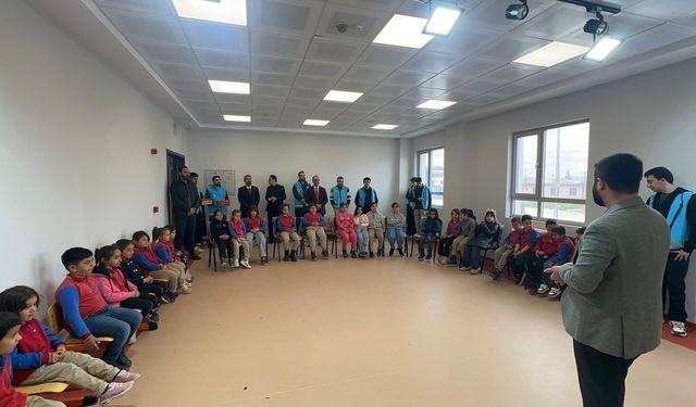 Elazığ’da Anlamlı Buluşma: Üniversiteliler Miniklerle Buluştu