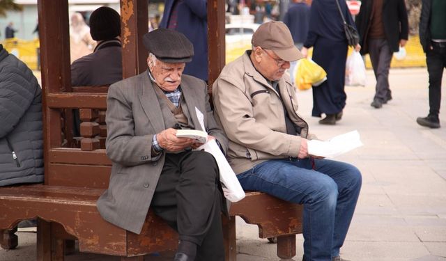 Elazığ’da Meydanda Sessiz Okuma Etkinliği