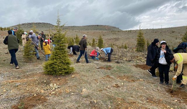 Minik Eller Doğaya Nefes Oldu