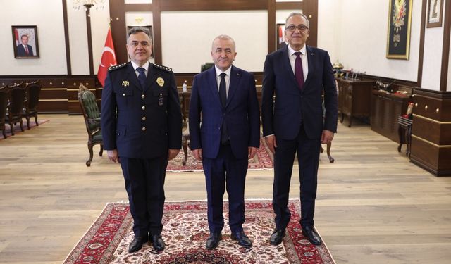 Elazığ Emniyetinde Devir Teslim: Eski ve Yeni Müdür Vali Hatipoğlu ile Görüştü
