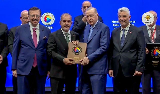 Cumhurbaşkanı Erdoğan’dan Başkan Alan’a Hizmet Şeref Belgesi