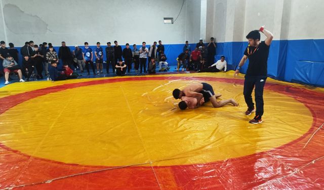 ÇEKOM’un Genç Güreşçileri Türkiye Finaline Gidiyor