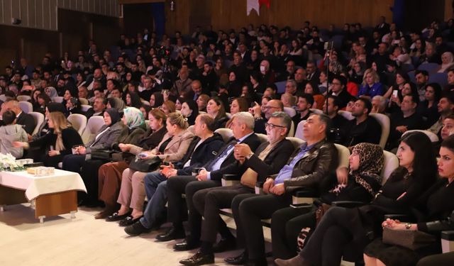 Fırat Üniversitesi’nde Türkülerin Birleştirdiği Gece Büyük Beğeni Topladı