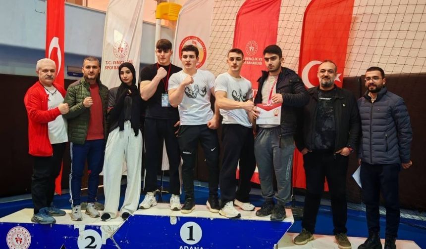 Elazığlı Gençler Adana’da Kürsüye Damga Vurdu