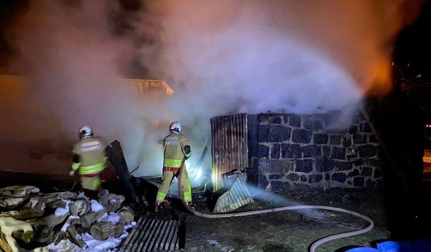 Bingöl’de odunlukta çıkan yangın paniğe neden oldu