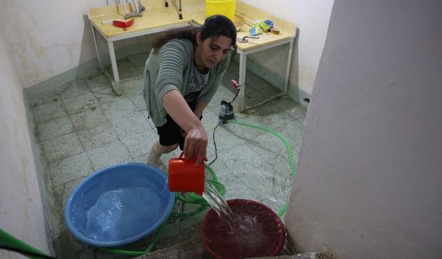 Yeraltı kaynakları dolunca sular, evlerin altından çıkmaya başladı: 40 evin bodrumunu su bastı